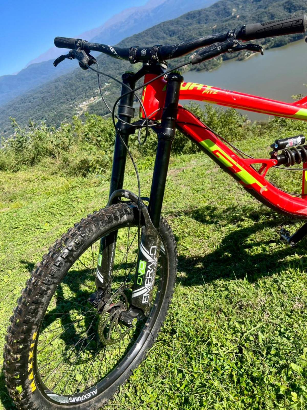 Foto de Gt fury 27,5 L Descenso