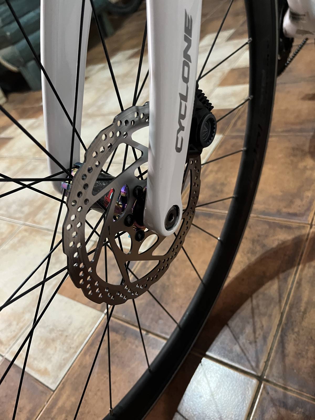 Foto de Bicicleta ruta TWITTER CYCLONE TALLE 50 full carbono cambios electrónicos WHELLSTOP 2x12