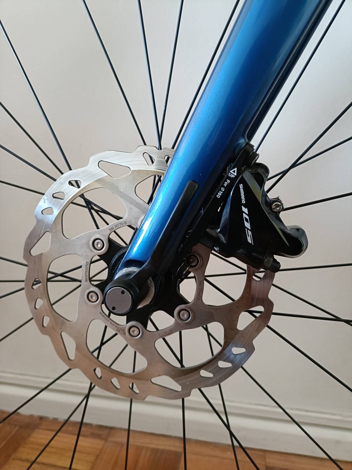 Foto de Scott Addict 20 Disc 2020 – Carbono HMF – Shimano 105 – Talle S / 52